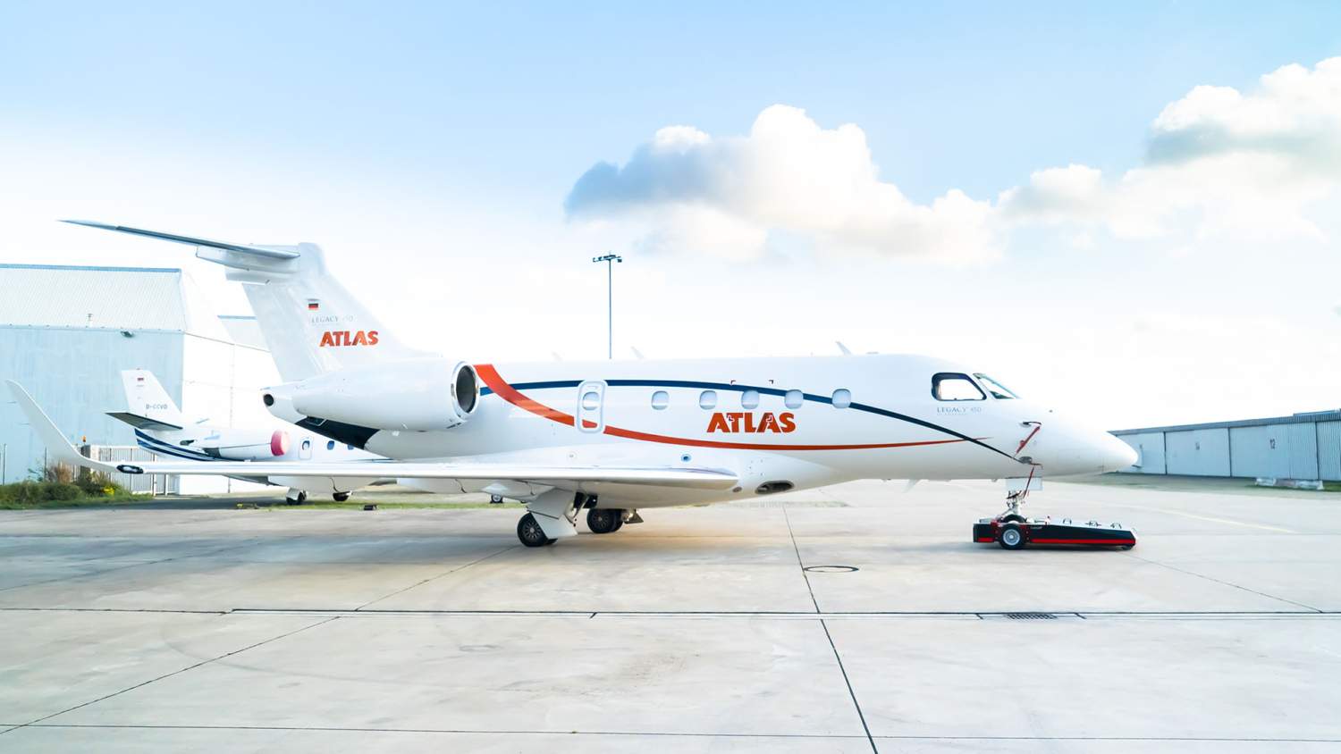 TowFLEXX electric remote controlled towbarless aircraft tugs